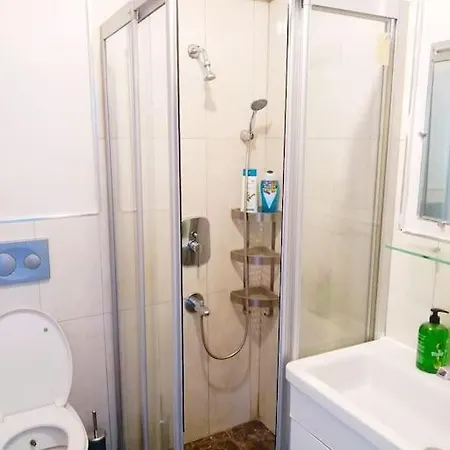 아파트 Cozy Big With Basement Garden R1 *